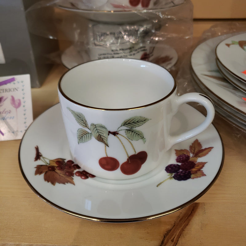 Royal Worcester Strawberry Thief Cup Set (202)